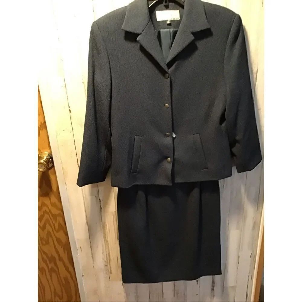 Skirt suit from estate sale by Travis Ayer’s petites size 6p
